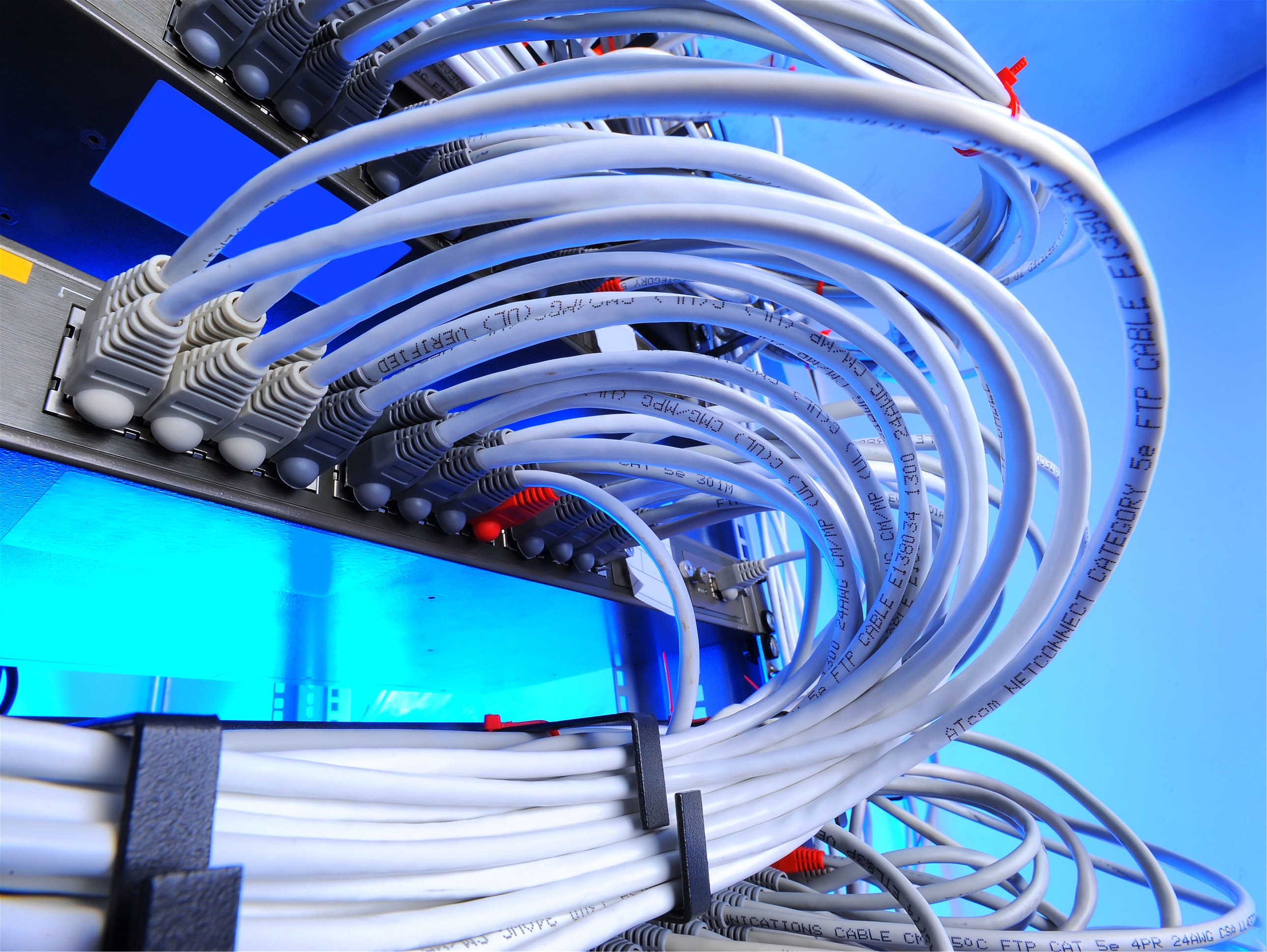 Understanding Fiber Optic Cable Bend Radius and Attenuation